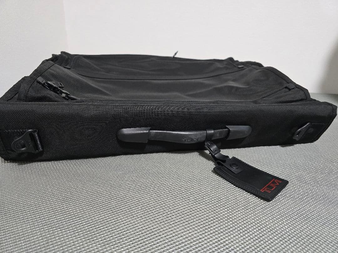 Tumi ブラックガーメントバッグ
