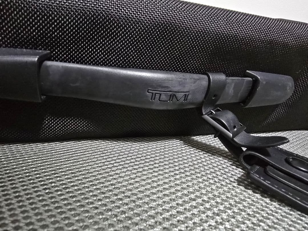 Tumi ブラックガーメントバッグ