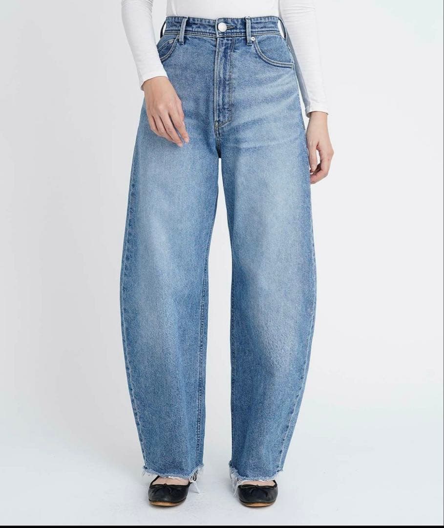 新品未使用タグ付き　ヤヌーク　カーブテーパード LAURAローラ 22