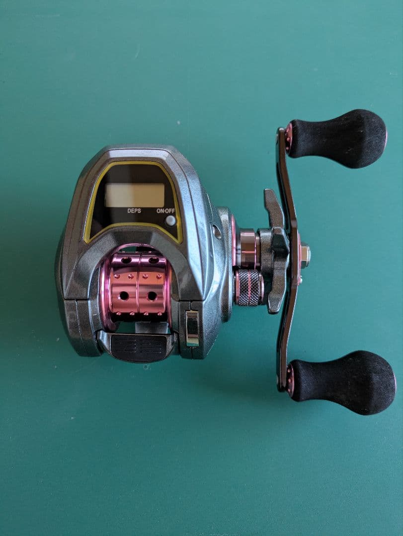 ダイワ ベイトリール DAIWA 紅牙xic 右ハンドル