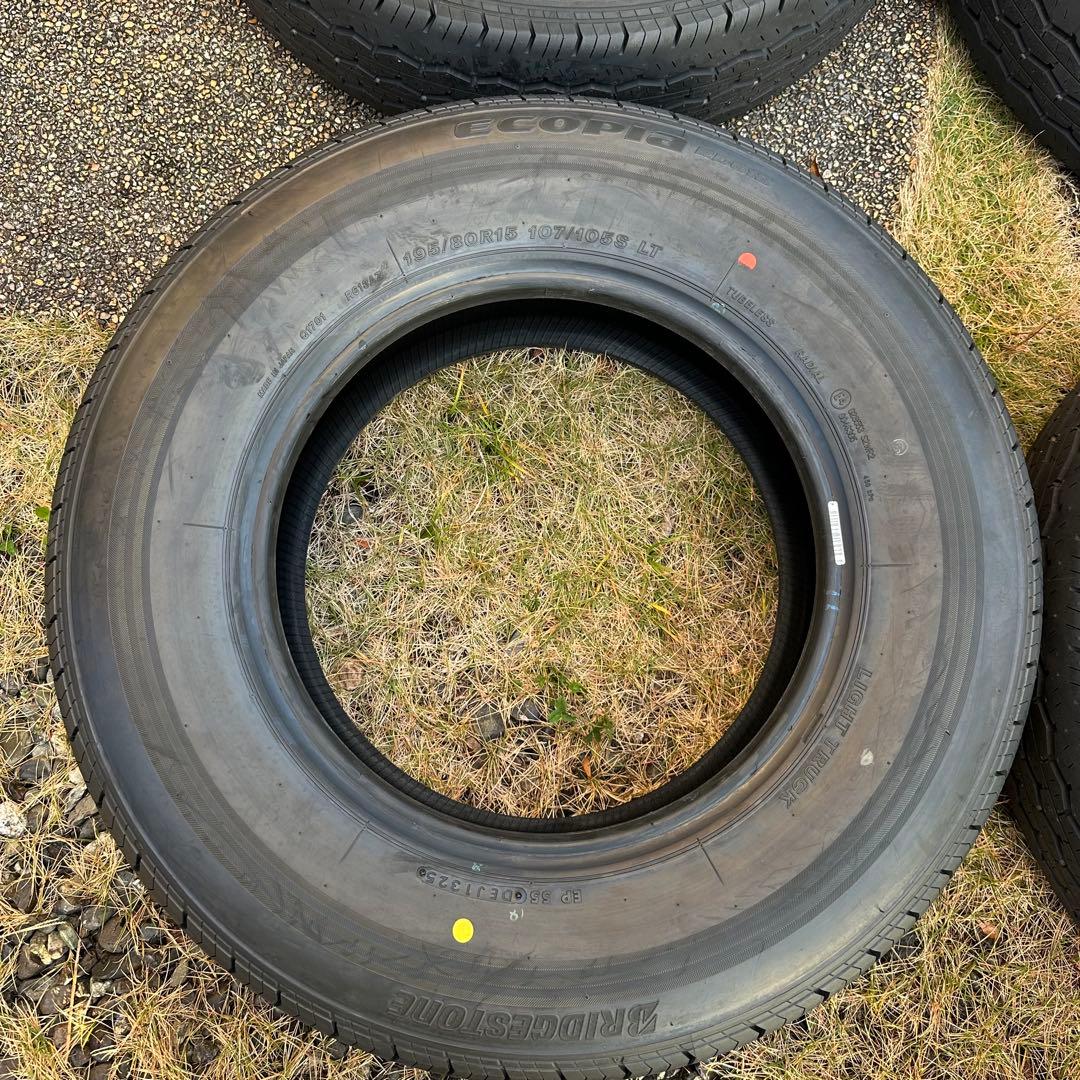 ハイエース　純正タイヤ4本セット　新車外し