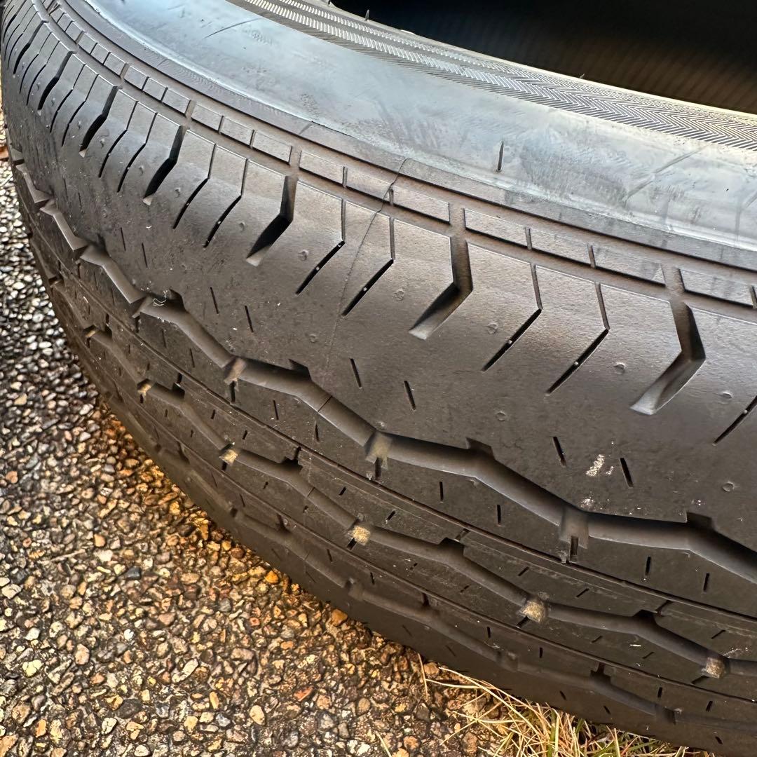 ハイエース　純正タイヤ4本セット　新車外し