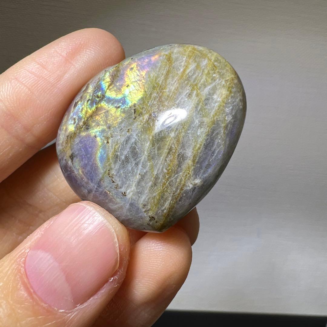 ナツナギお取り置き　希少色　ハート　ラブラドライト　握り石　台座付き(30-3)