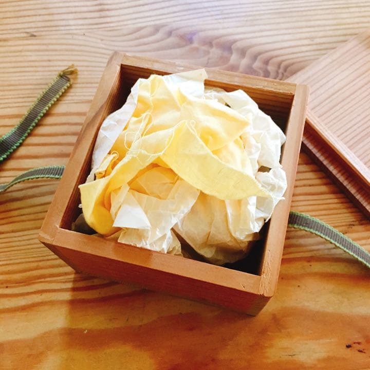 《白磁乙丑 香合》