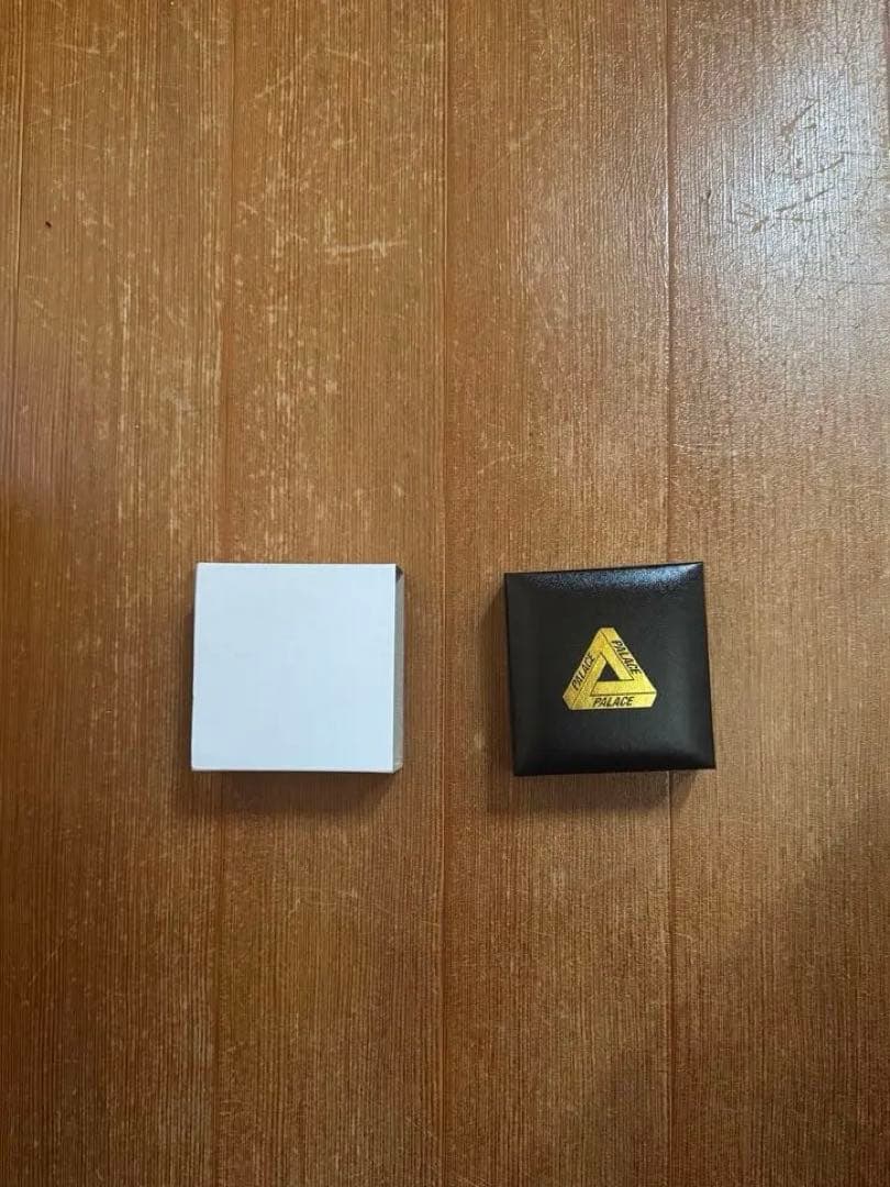 竈*漏様 PALACE x HIM Tri Gram Pendant \"Silv