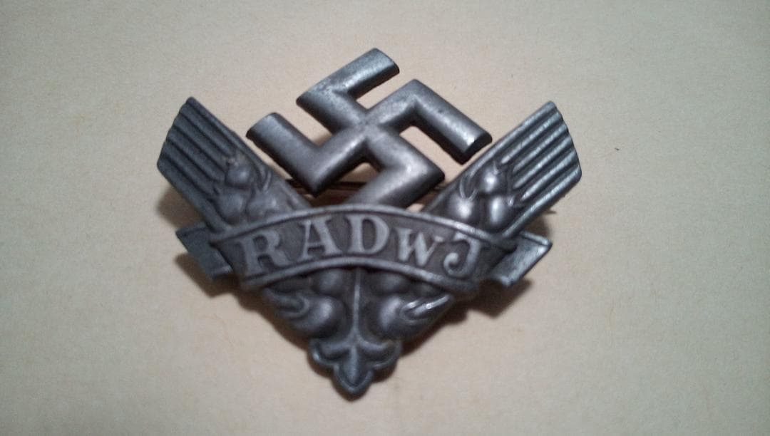 【値下げセール】ドイツ軍　女子国家労働義勇団バッジ　実物　カード付