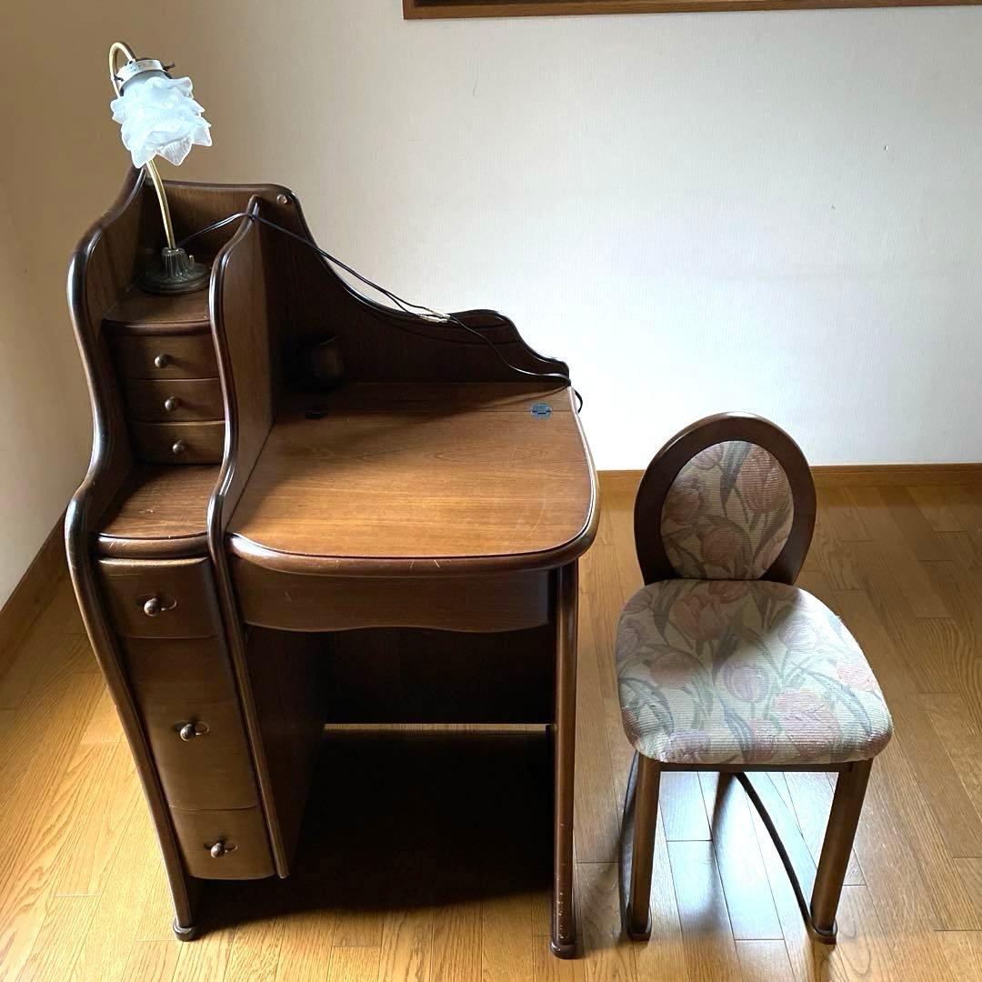 ドレッサー＆椅子セットです★