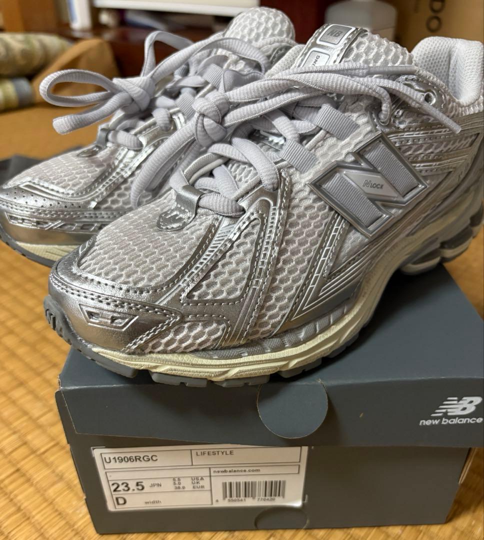 ニューバランス　新品　U1906RGC シルバー　23.5cm