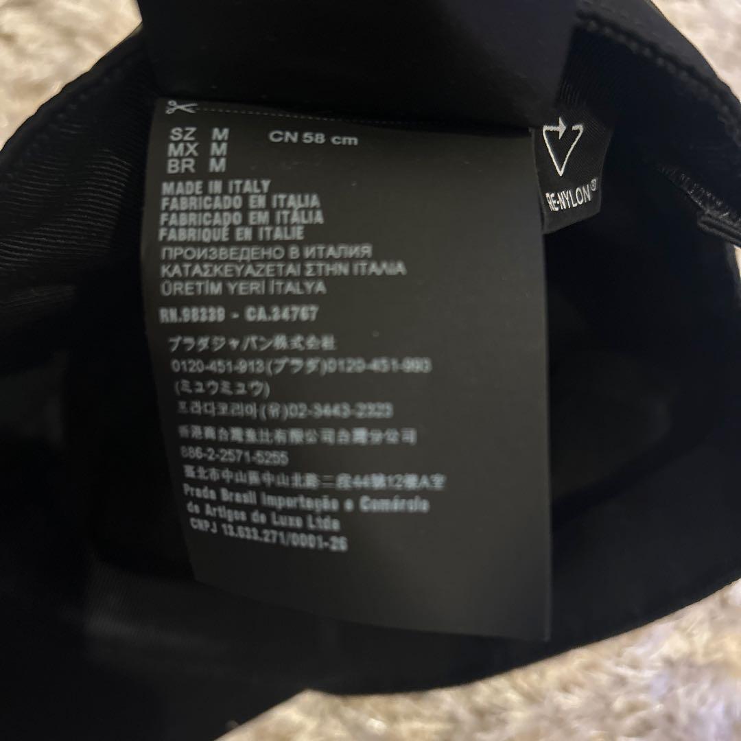 PRADA ブラック ベースボールキャップ
