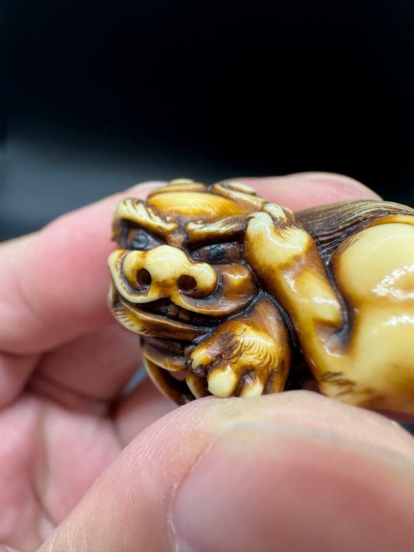 アリーヒローズ 根付　江戸時代　獅子　繊細彫刻　骨董古美術