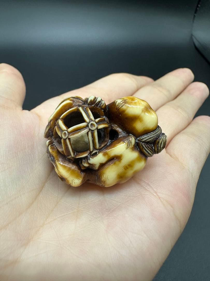 アリーヒローズ 根付　江戸時代　獅子　繊細彫刻　骨董古美術