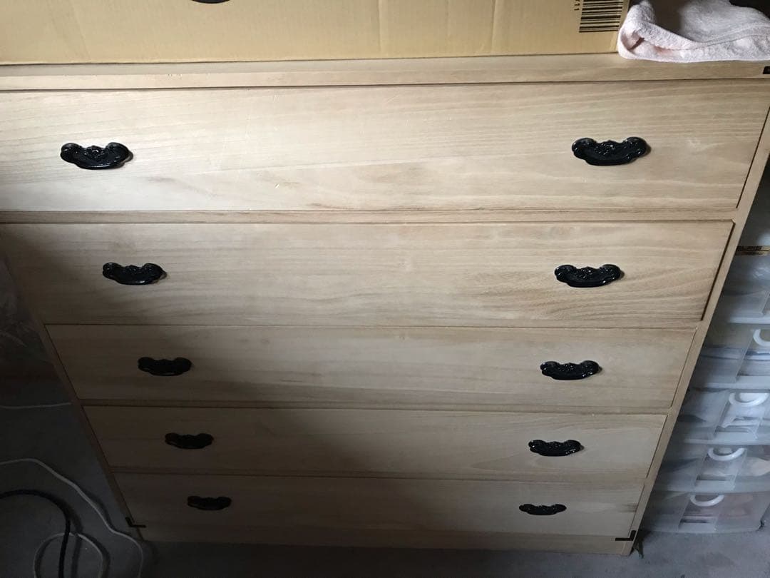 収納家具と大塚のダイニングテーブル