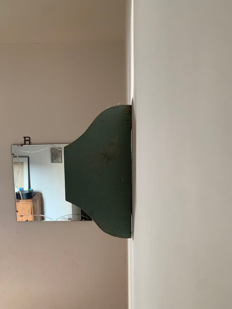 イギリスアンティーク木製壁掛けシェルフ　 お好きなカラーに塗ってシックにも！