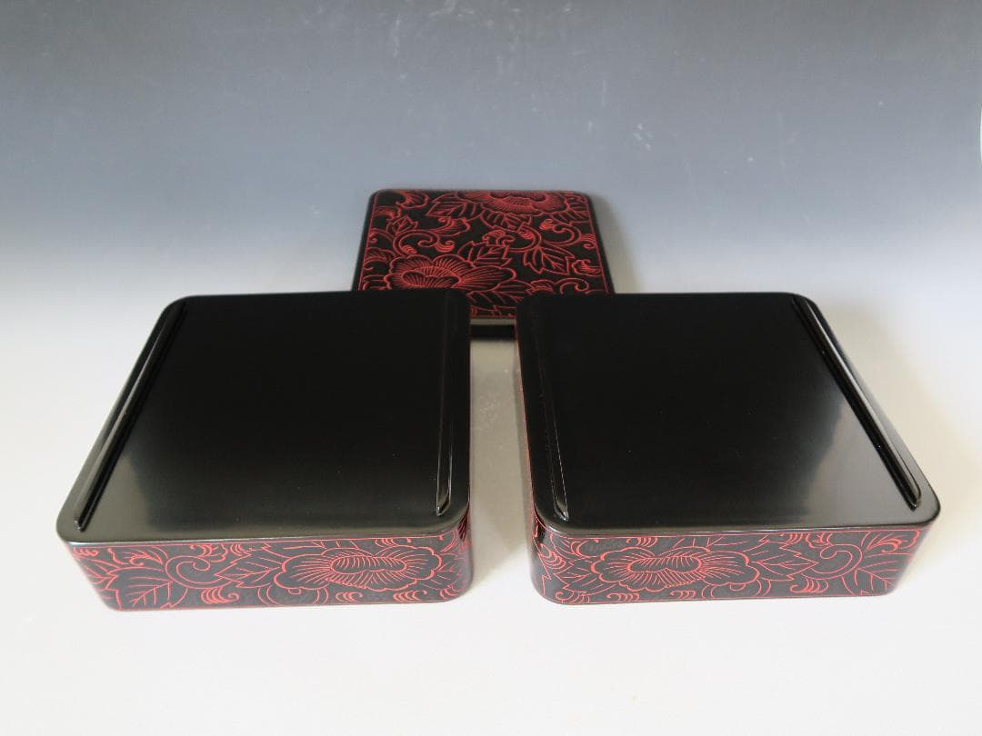 【輪島塗】沈赤牡丹彫 塩安謹製 二段重箱 茶托 銘々皿 五客揃まとめて 共箱