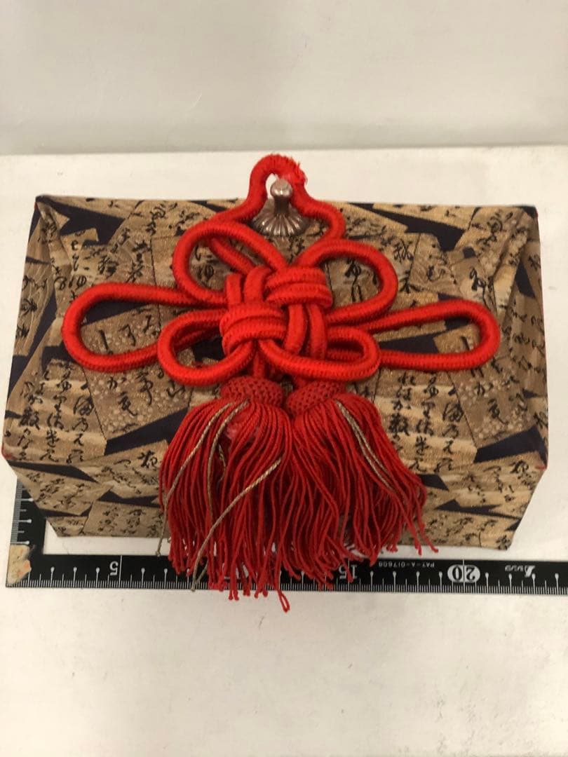 古いお化粧箱　古布細工　百人一首図柄　霧箱　アンティーク　金糸