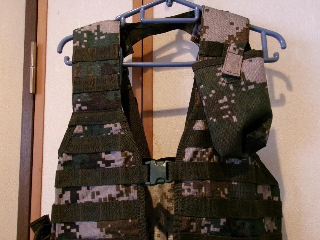 未使用　中国軍　06式　デジタル迷彩　タクティカルベスト　マガジンポーチ