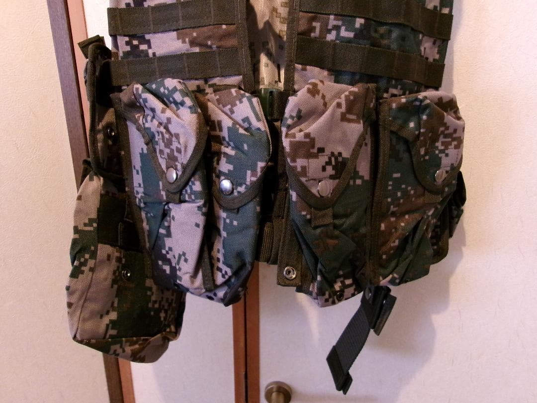 未使用　中国軍　06式　デジタル迷彩　タクティカルベスト　マガジンポーチ