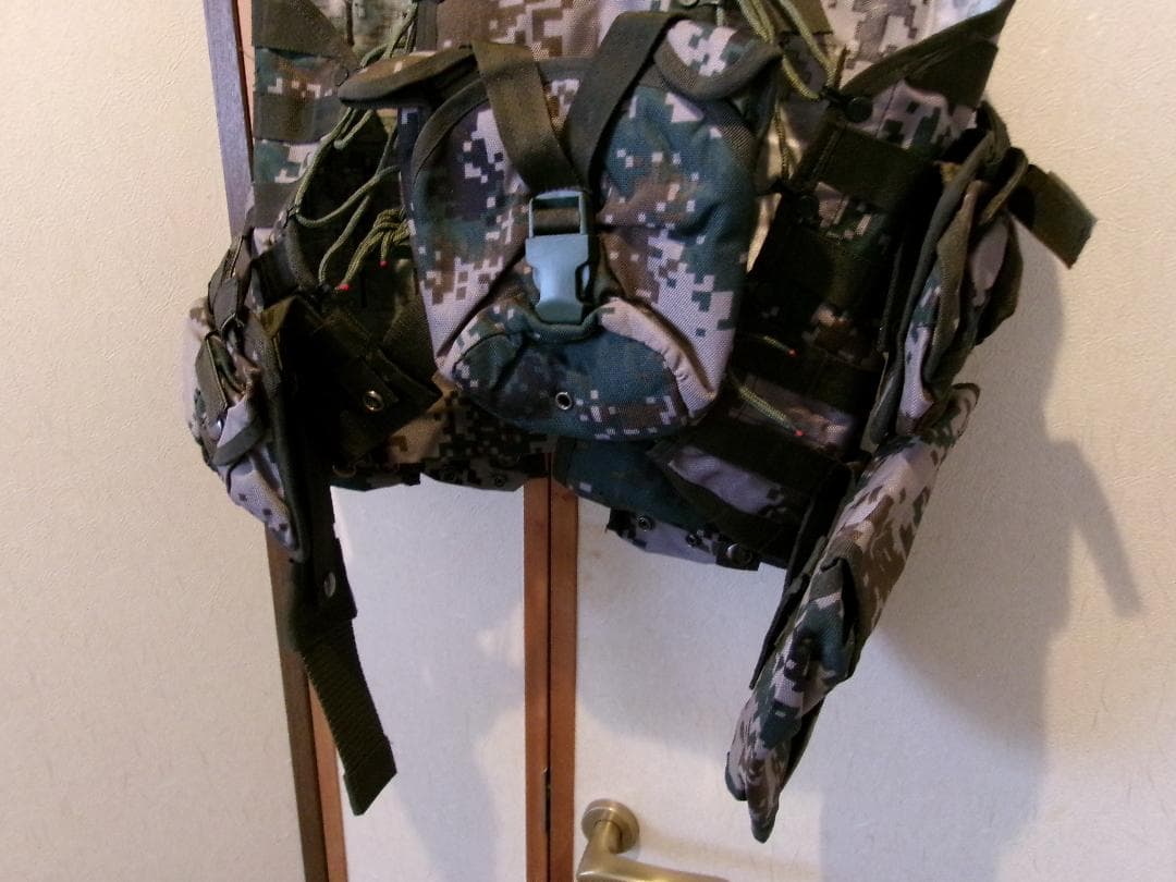 未使用　中国軍　06式　デジタル迷彩　タクティカルベスト　マガジンポーチ