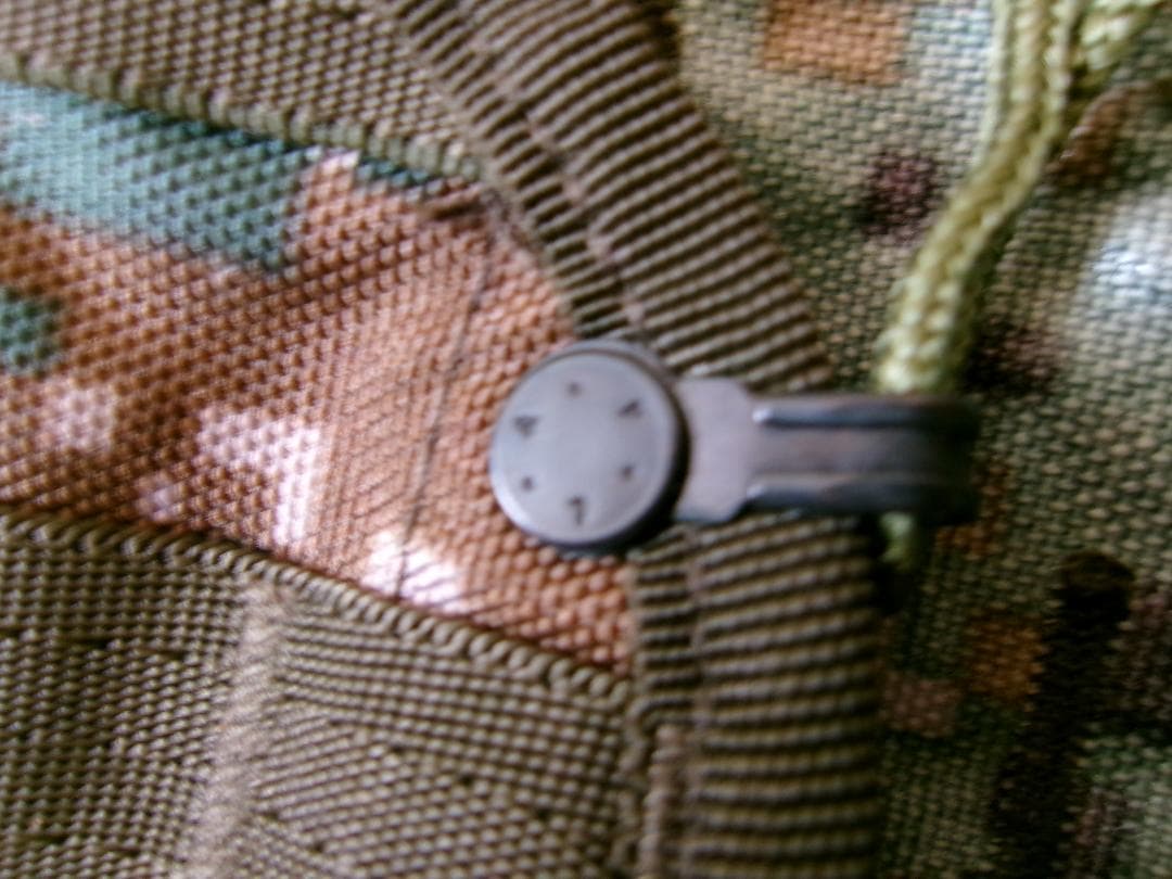 未使用　中国軍　06式　デジタル迷彩　タクティカルベスト　マガジンポーチ