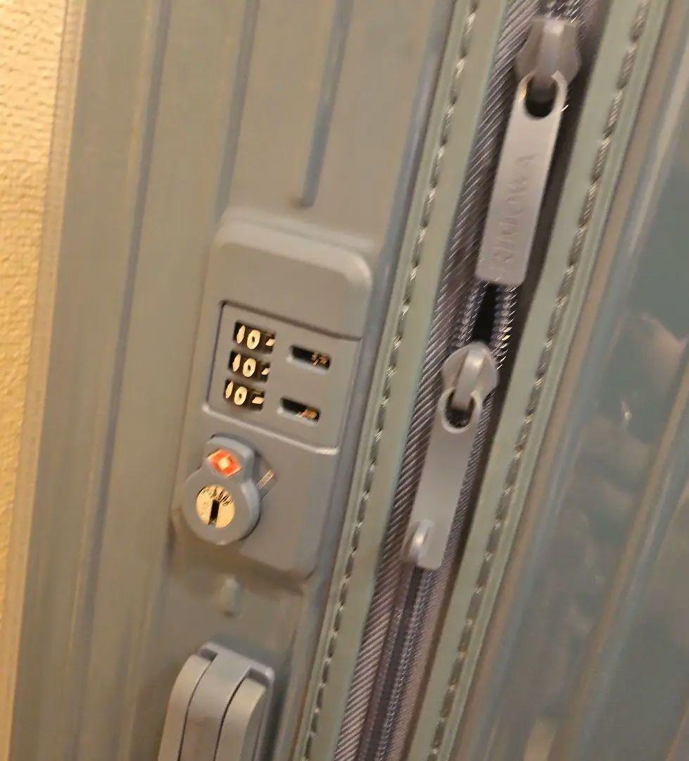 RIMOWA　スーツケース　エッセンシャル