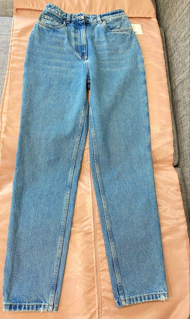 くまくま♡　プラダ(PRADA)2023ACロゴ入りダメージデニムパンツ