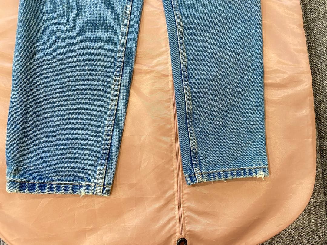 くまくま♡　プラダ(PRADA)2023ACロゴ入りダメージデニムパンツ