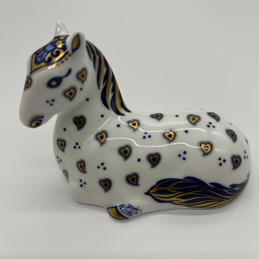 ハート模様の馬(2025年干支)磁器置物
