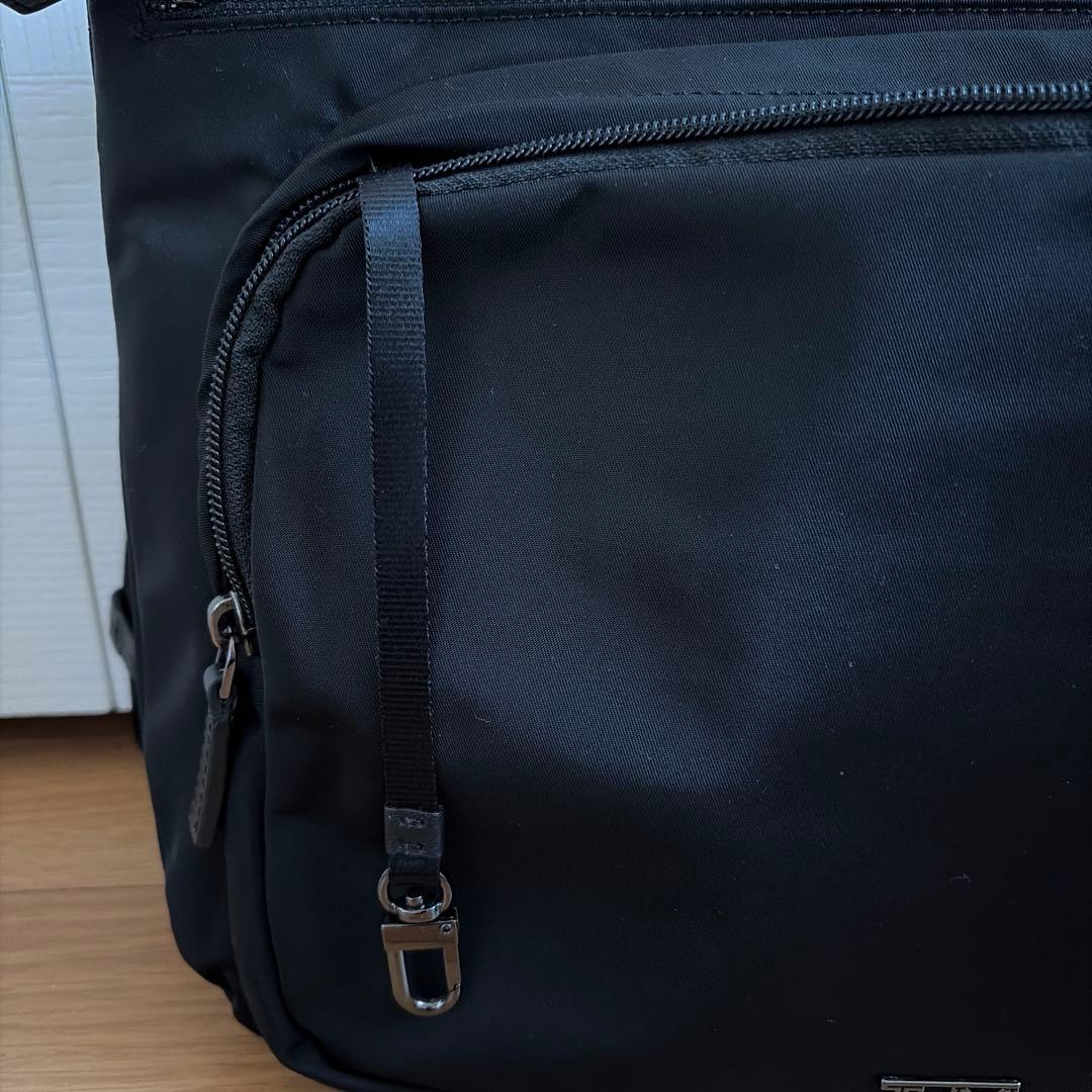 ✨TUMI ショルダーバック 黒 軽量 旅行 男女兼用✨未使用✨