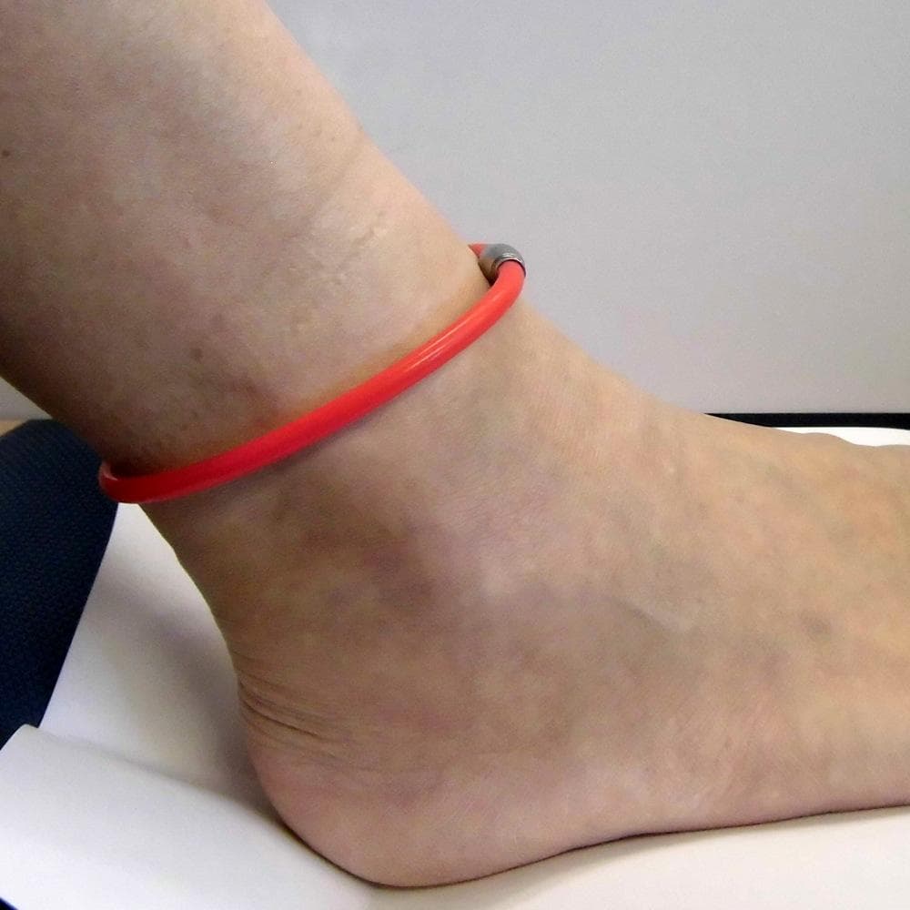 テラヘルツ鉱石を入れたアンクレット 長さ25cm ２本入り 赤色