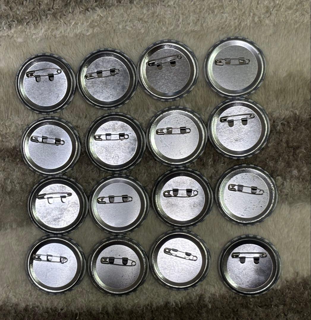 和泉一織 バースデー ホロ 缶バッジ