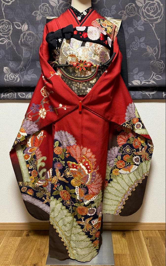 正絹振袖フルセット★金駒刺繍★舞蝶花紋様★絞り加工