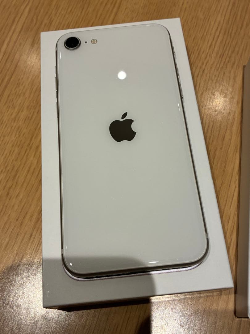 iPhoneSE 第3世代 スターライト 64GB 箱あり 美品 おまけ