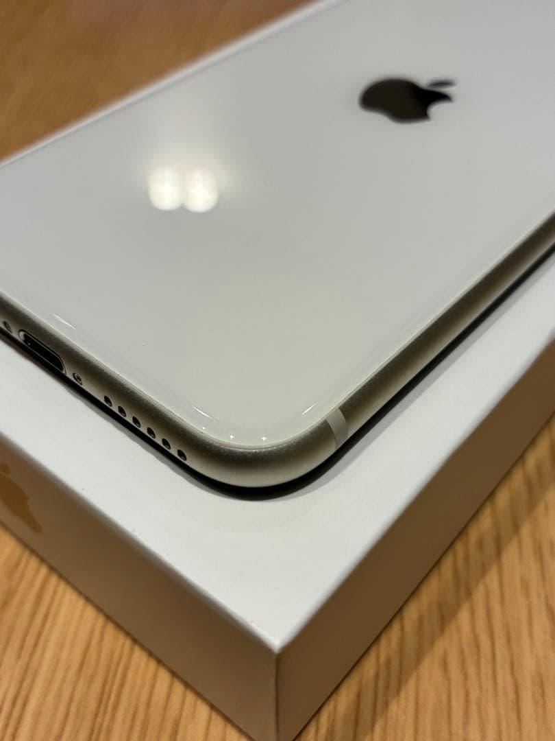 iPhoneSE 第3世代 スターライト 64GB 箱あり 美品 おまけ