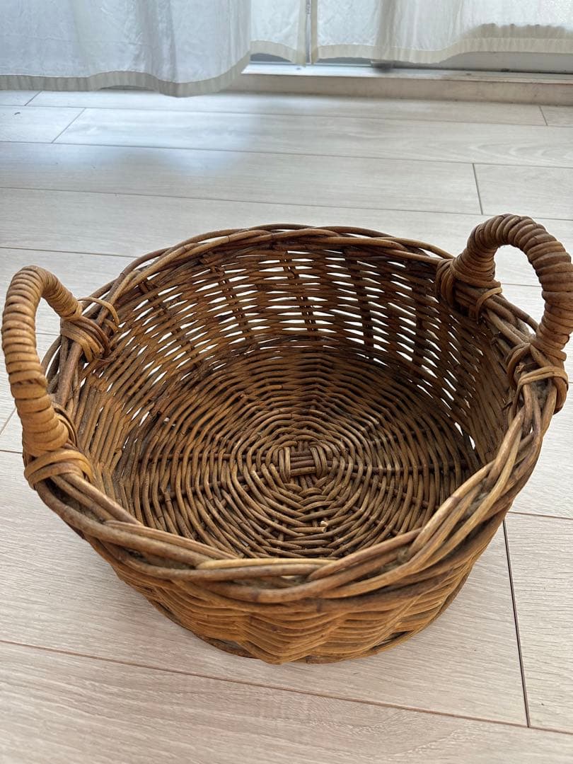 アンティークかごカゴ　バスケット　ヴィンテージ　ナチュラル　インテリア