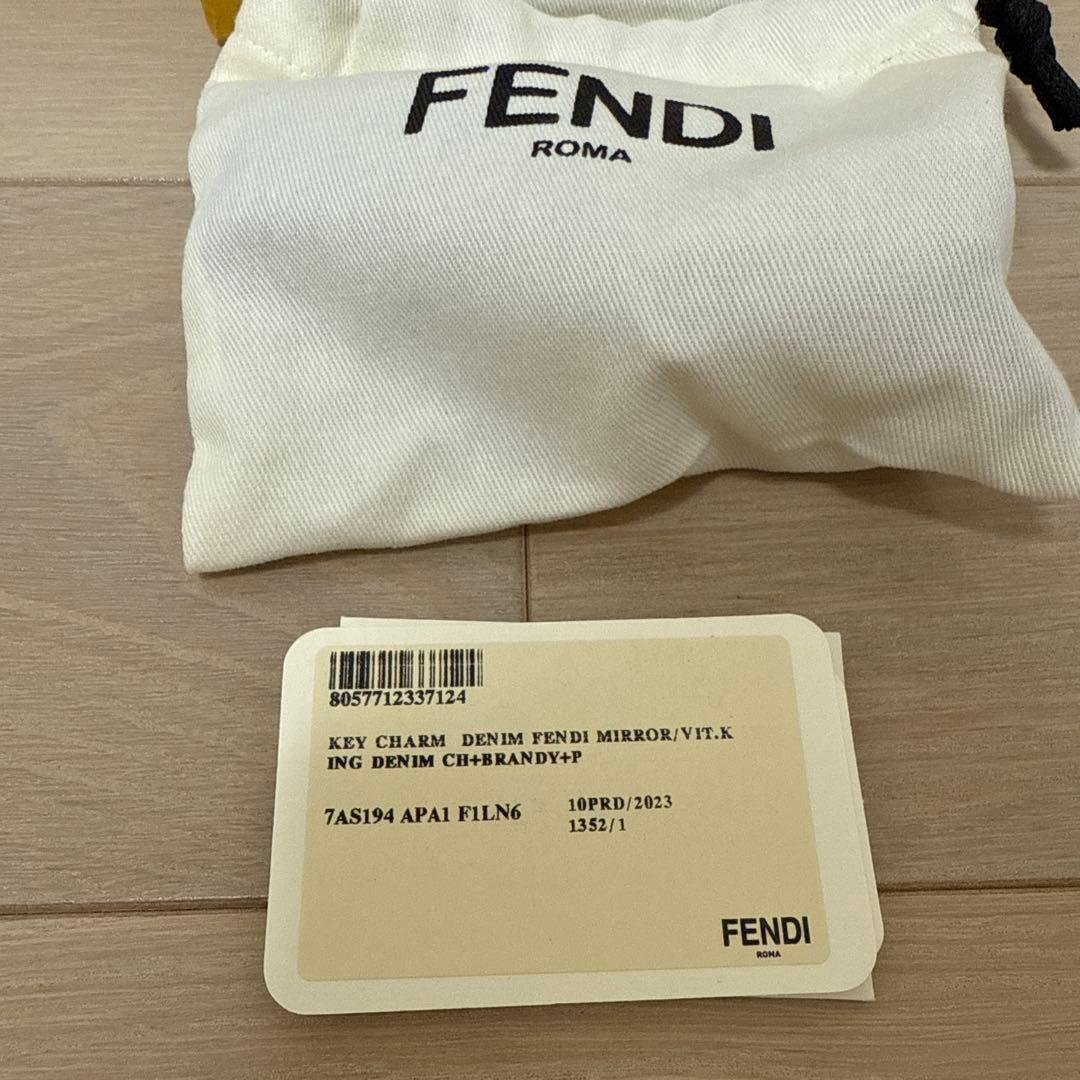 FENDI ロゴ キーホルダー 青色