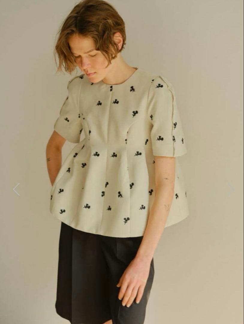 マチャット　MACHATT フォルムプルオーバー（フラワー/アイボリー）