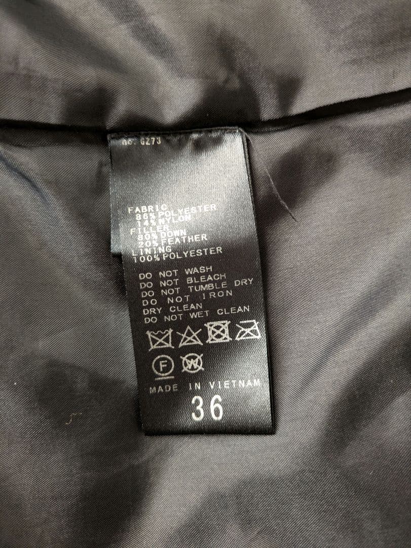 フード付きブラックダウンジャケット 36