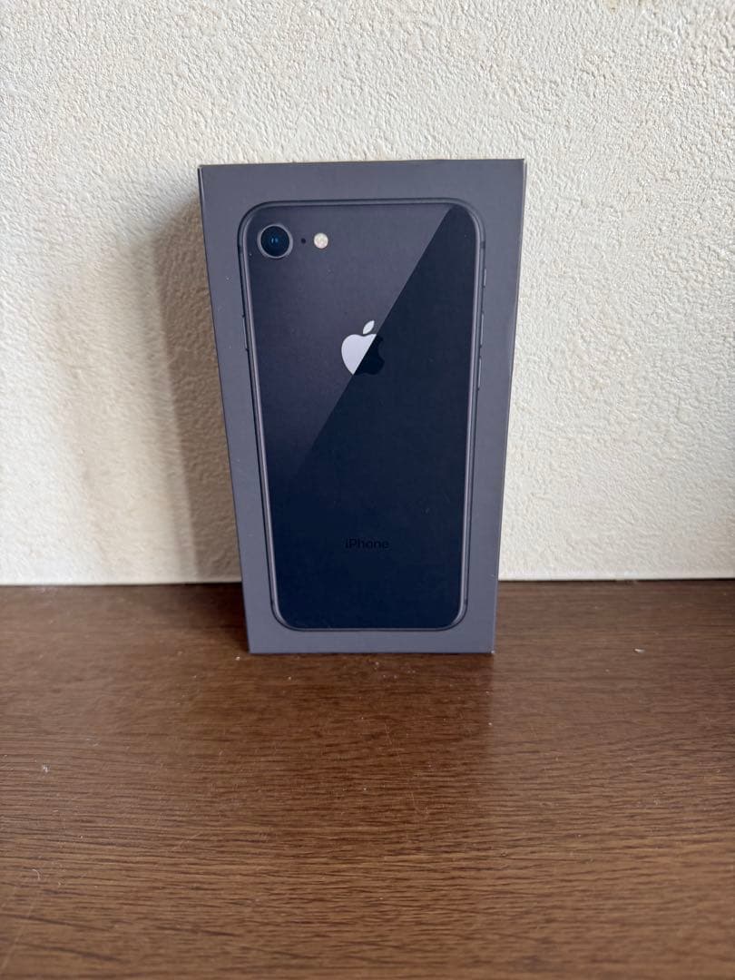 iPhone 8スペースグレー　64GB