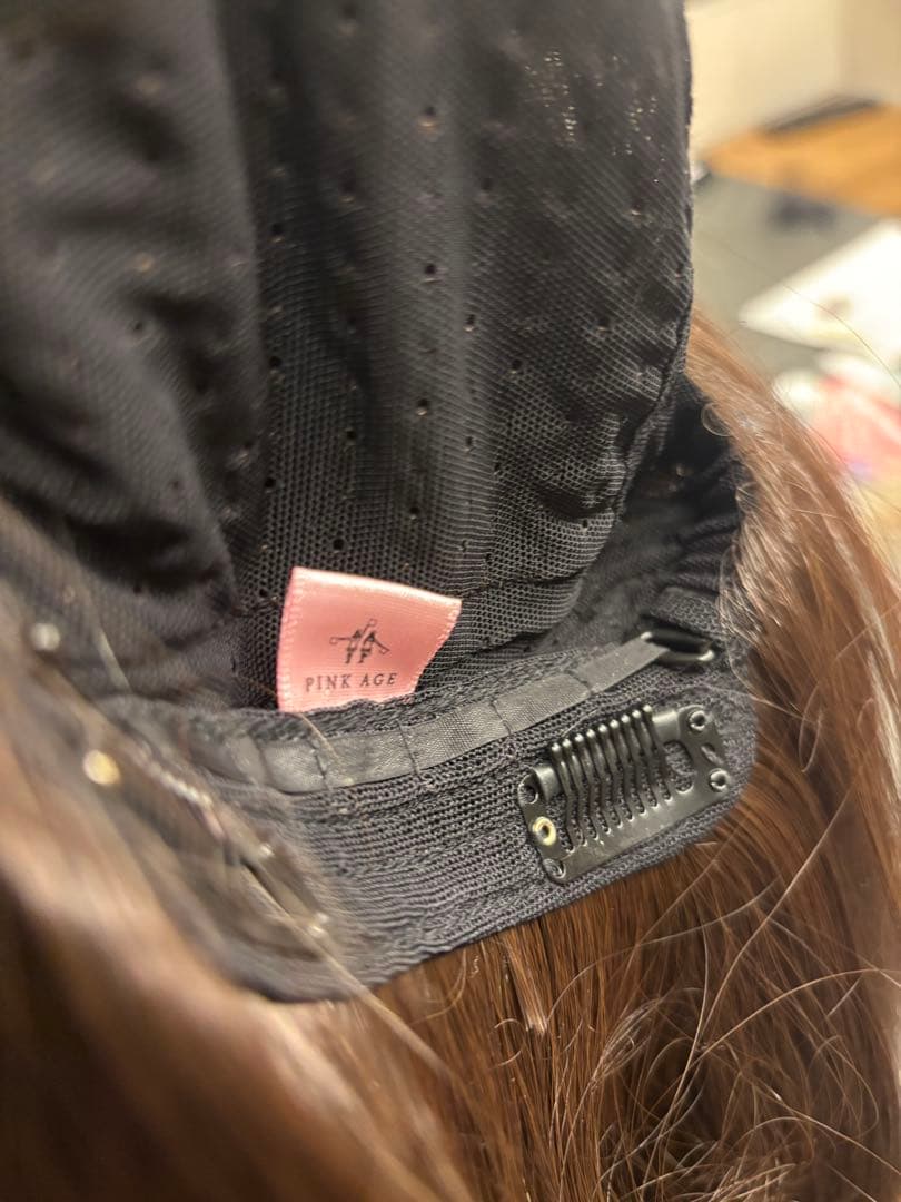 【新品】ピンクエイジ　総手植えフルウィッグ　レイヤードパーマ エミリン