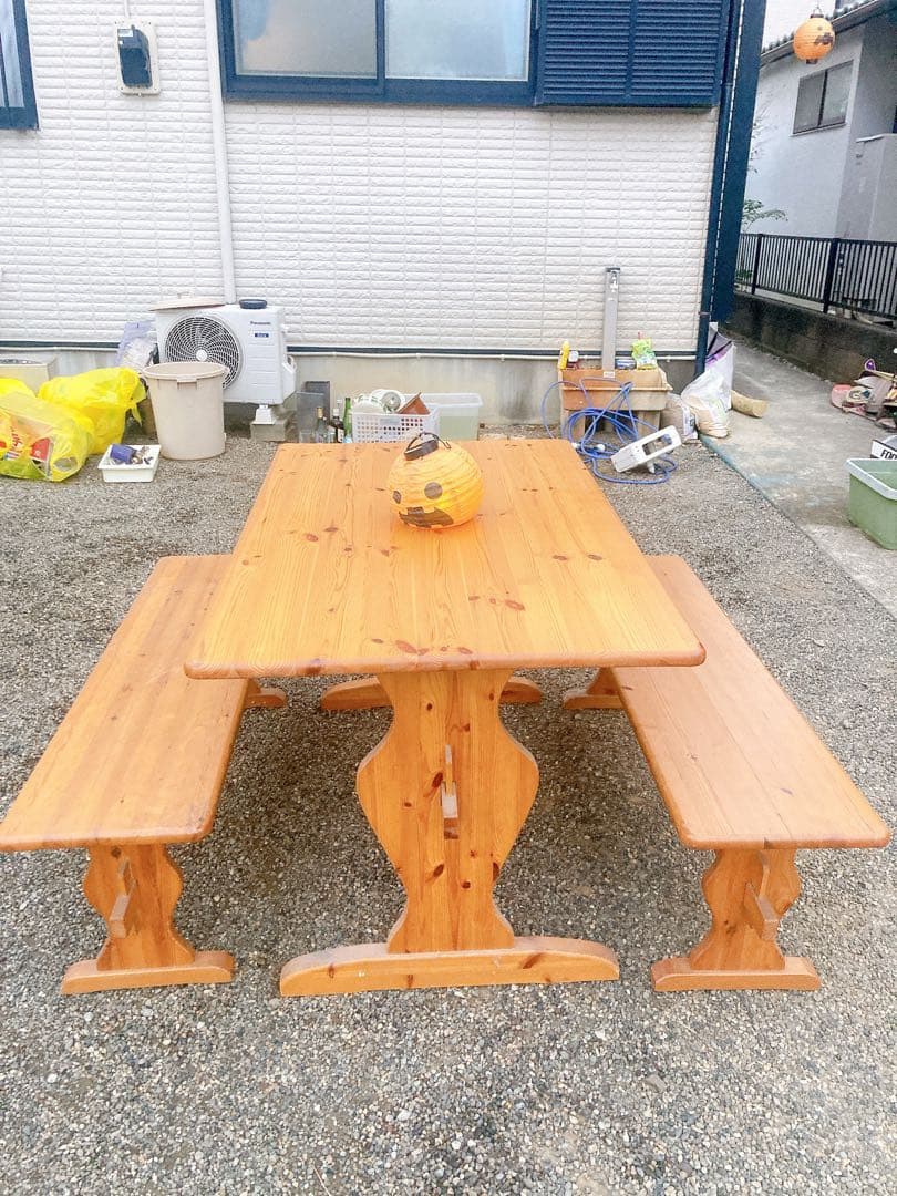 コテージにて使用 木製長椅子とテーブルインテリア家具