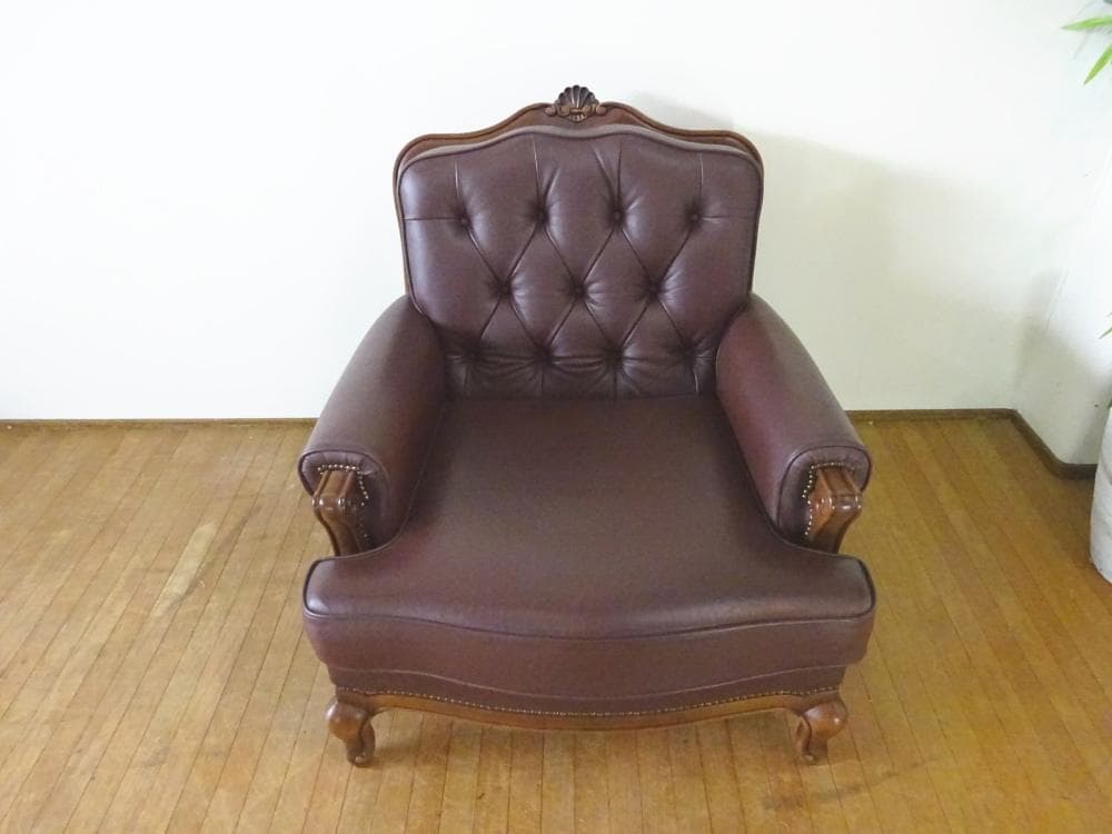 カリモク　ルイ15様式　本革　鋲打ち　猫脚　シングルソファ　美品　①