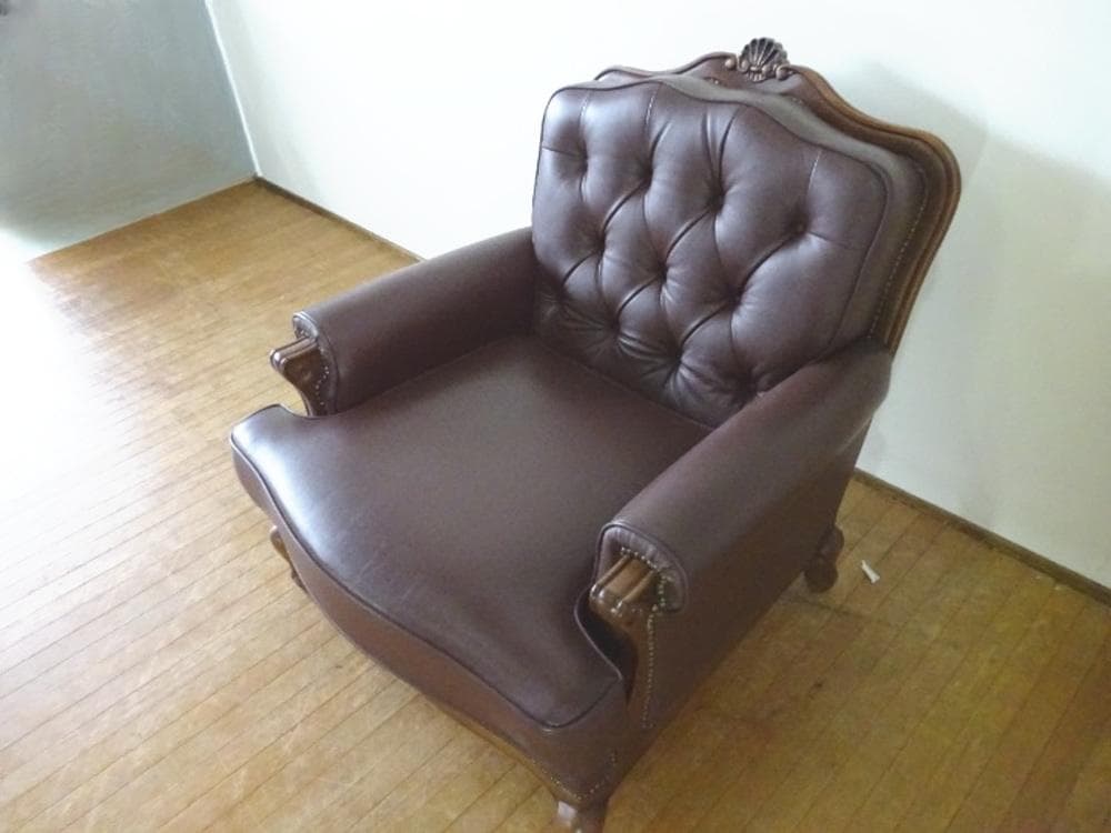 カリモク　ルイ15様式　本革　鋲打ち　猫脚　シングルソファ　美品　①