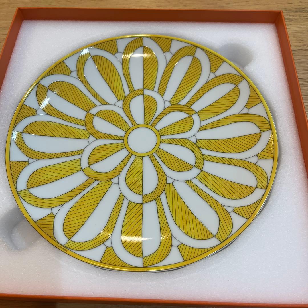 HERMES 花柄デザイン皿 専用ボックス付き