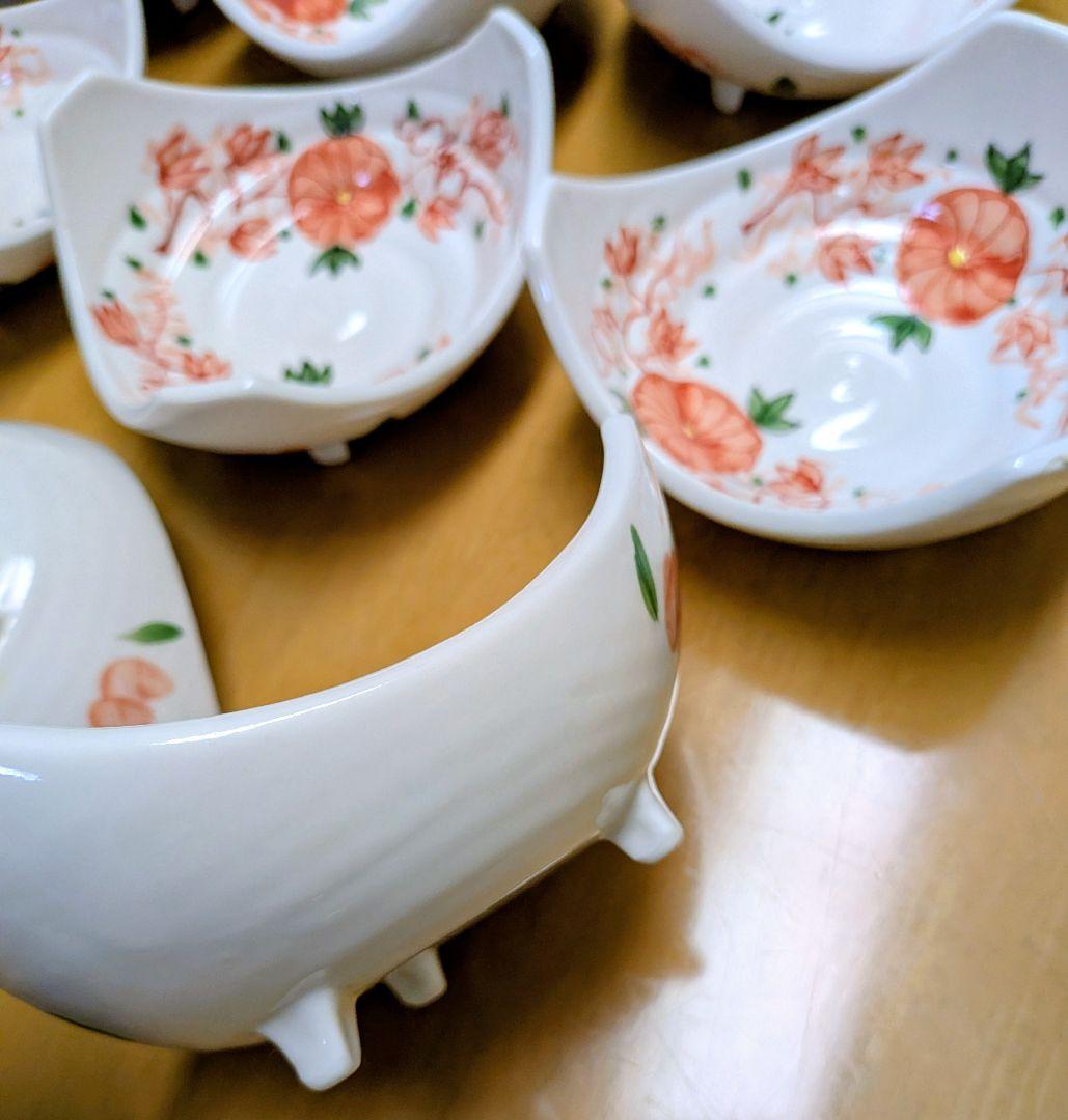 鮮やかな赤絵(朱色)/花柄/脚付きの三角小鉢10枚セット