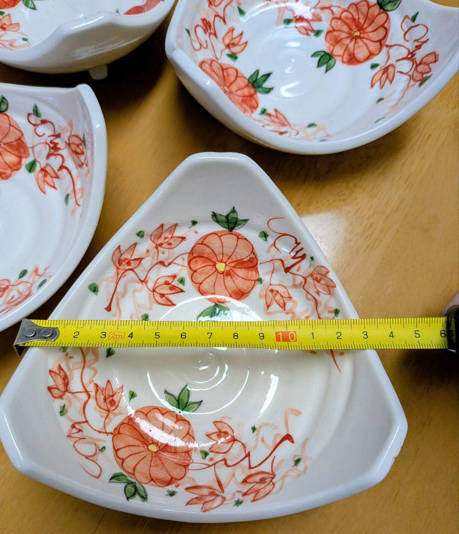 鮮やかな赤絵(朱色)/花柄/脚付きの三角小鉢10枚セット