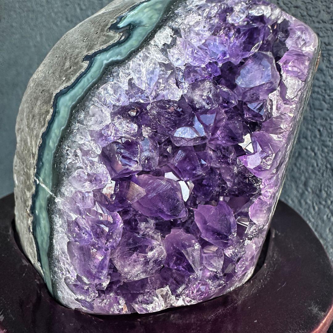 濃紫の煌めきウルグアイ産☆キラキラ☆アメジストクラスターパワーストーンA1122