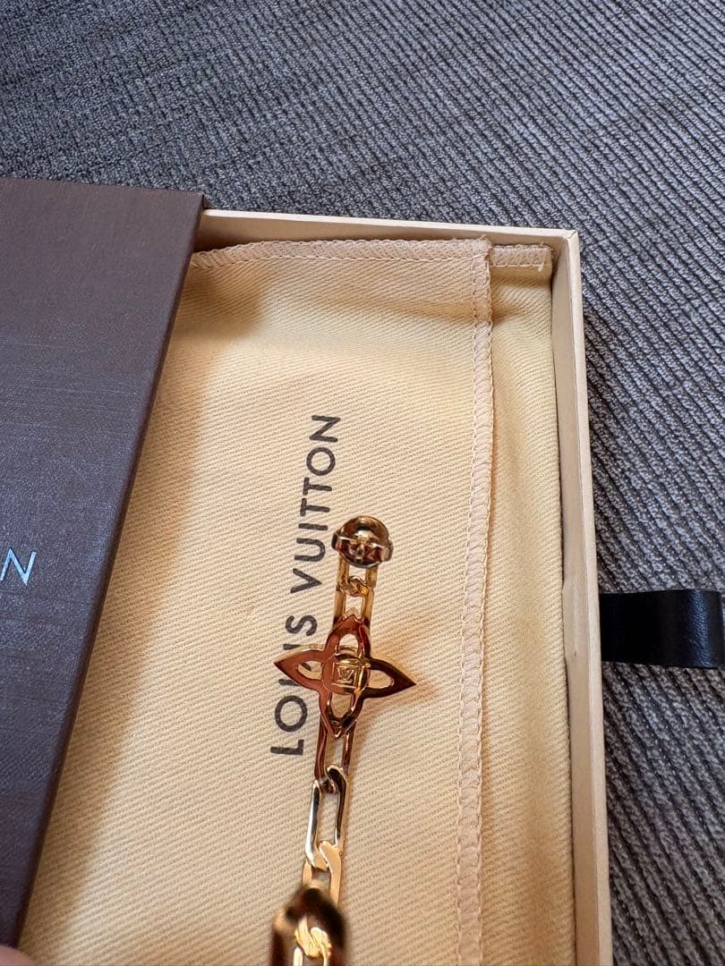 ルイヴィトン ピアス 片耳 大ぶり