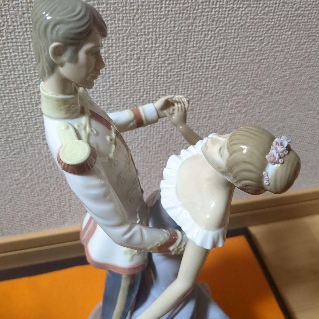 リヤドロ　ダンス