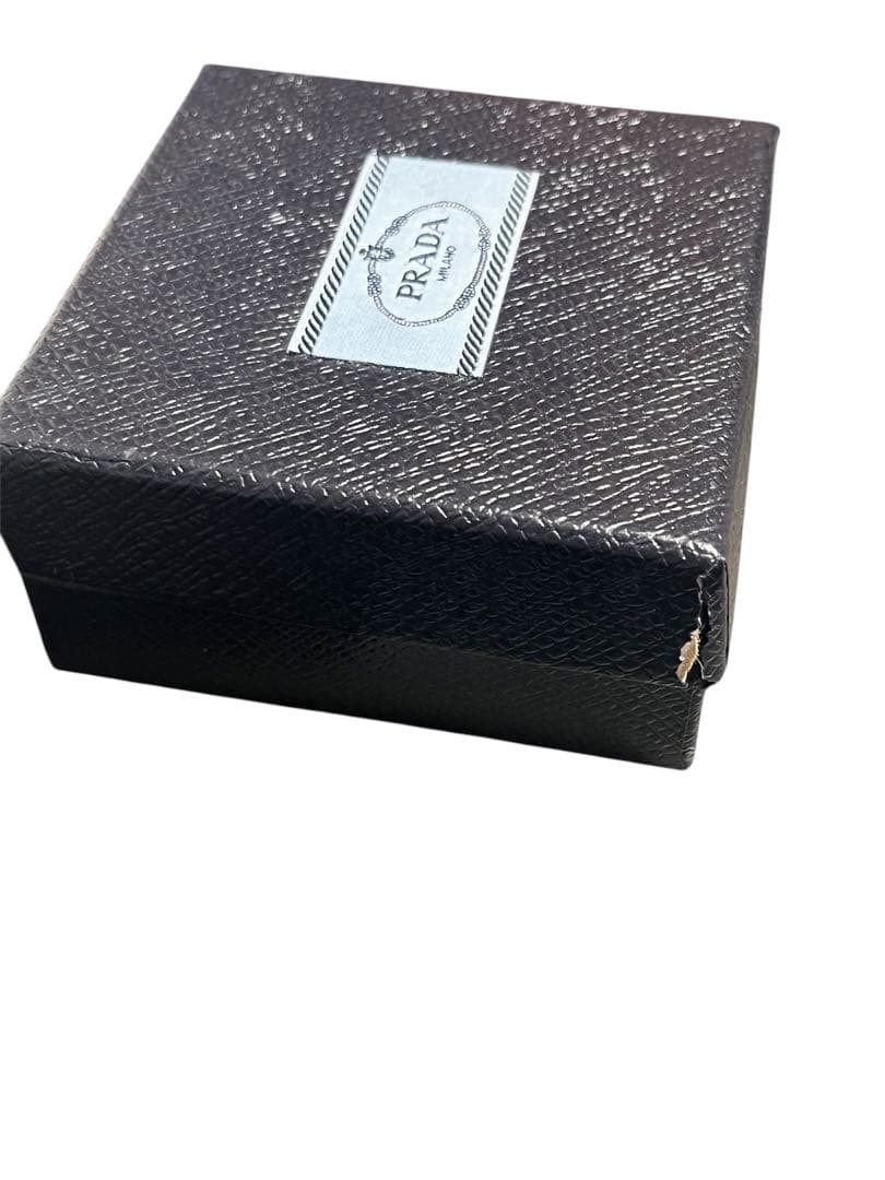 ぷ*ぷ様 PRADA ピアス