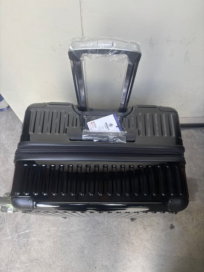 大容量特大LLサイズ　スーツケース鏡面加工 キャリーケース黒色150L32インチ